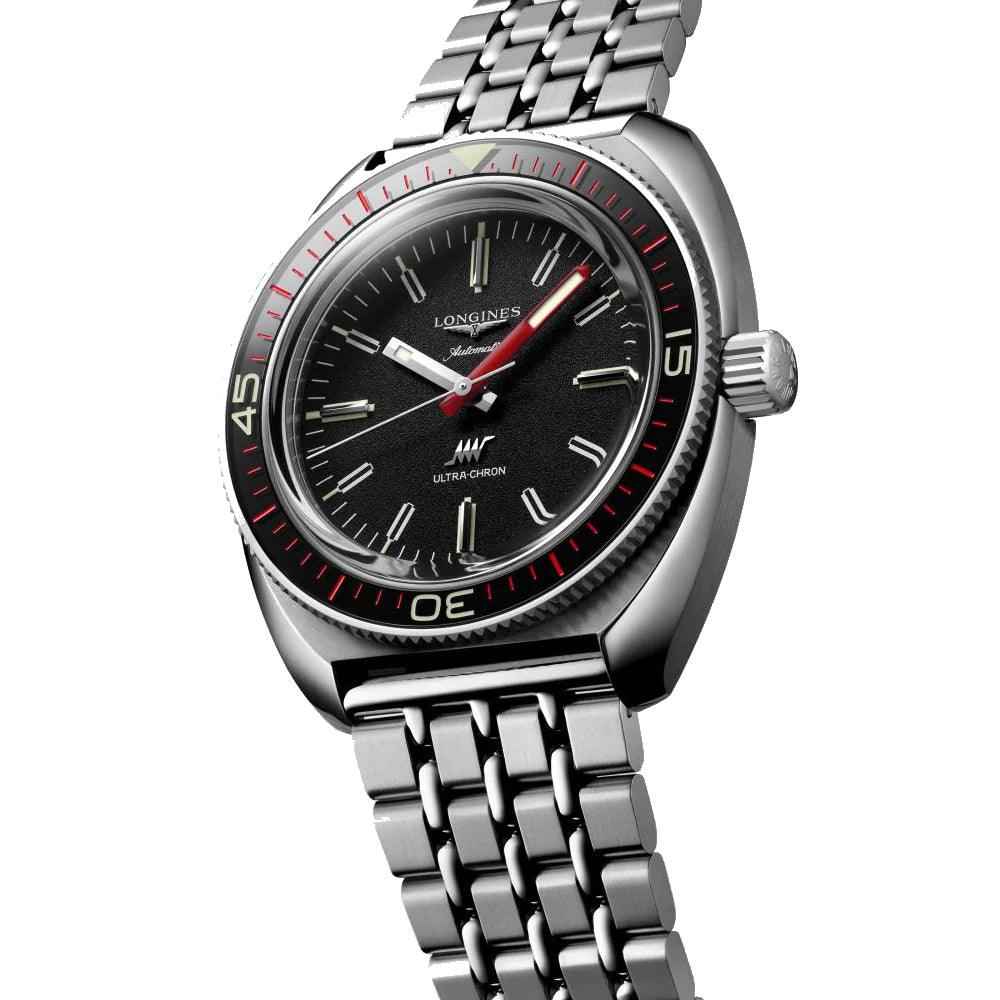 Orologio Longines con quadrante nero e bracciale d’acciaio; corona a ore 3
