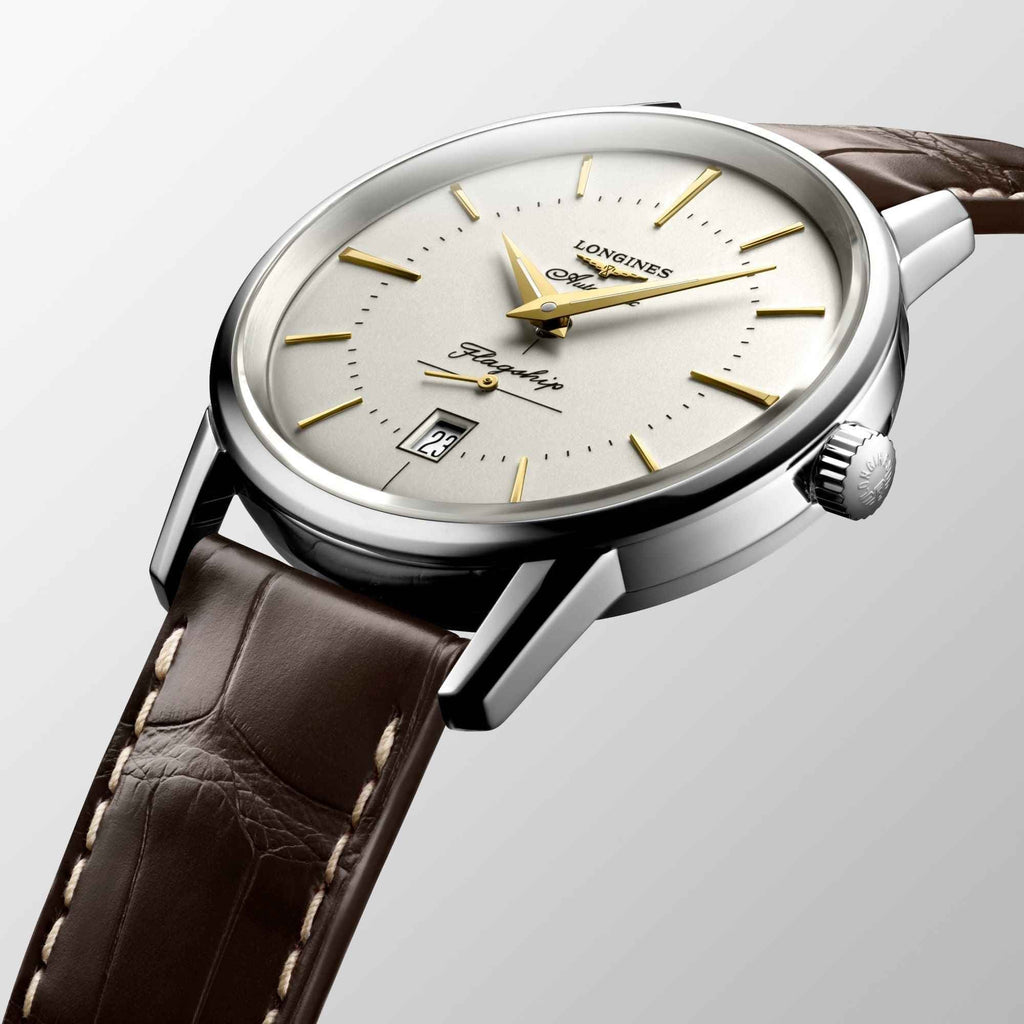 Orologio Longines con quadrante crema e lancette dorate, cinturino in pelle marrone