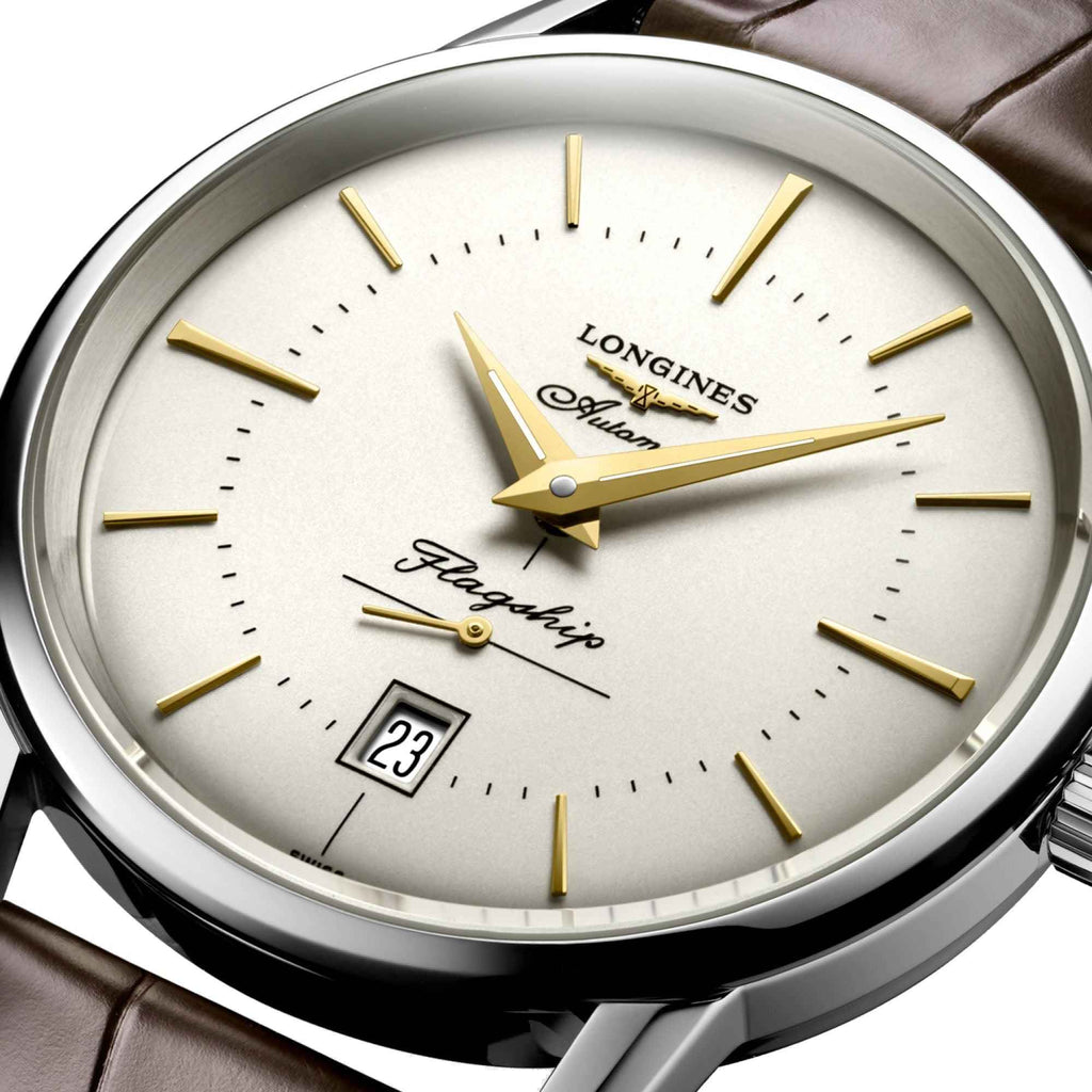 Orologio Longines con quadrante crema e numeri 23, lancette dorate, cinturino in pelle