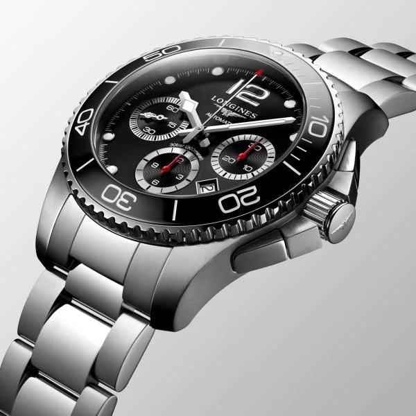 Orologio HydroConquest Longines con lunetta nera zigrinata e quadrante nero, bracciale acciaio