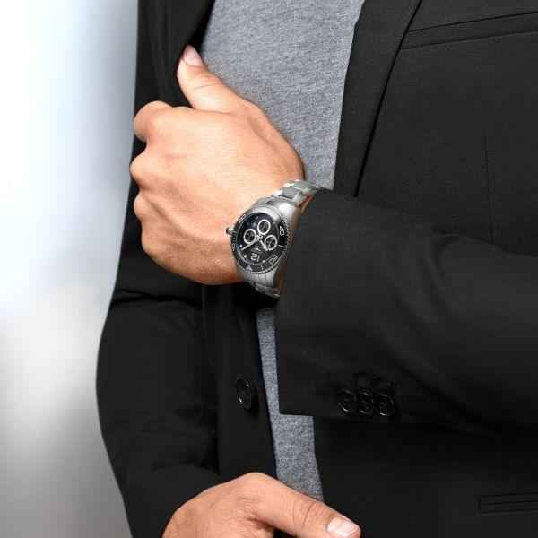 Orologio Longines HydroConquest al polso, quadrante nero e bracciale in acciaio