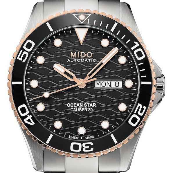 Orologio automatico con quadrante nero Ocean Star, datario MON 8 e lancette in rosa