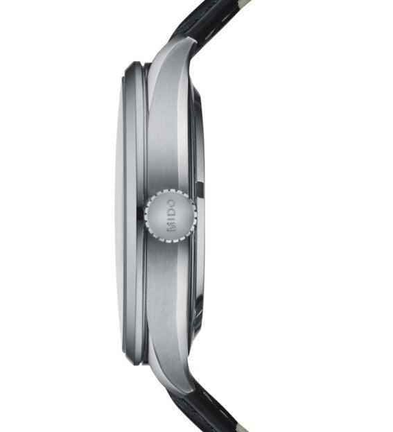Orologio Mido automatico: profilo in acciaio con corona sul lato e cinturino nero