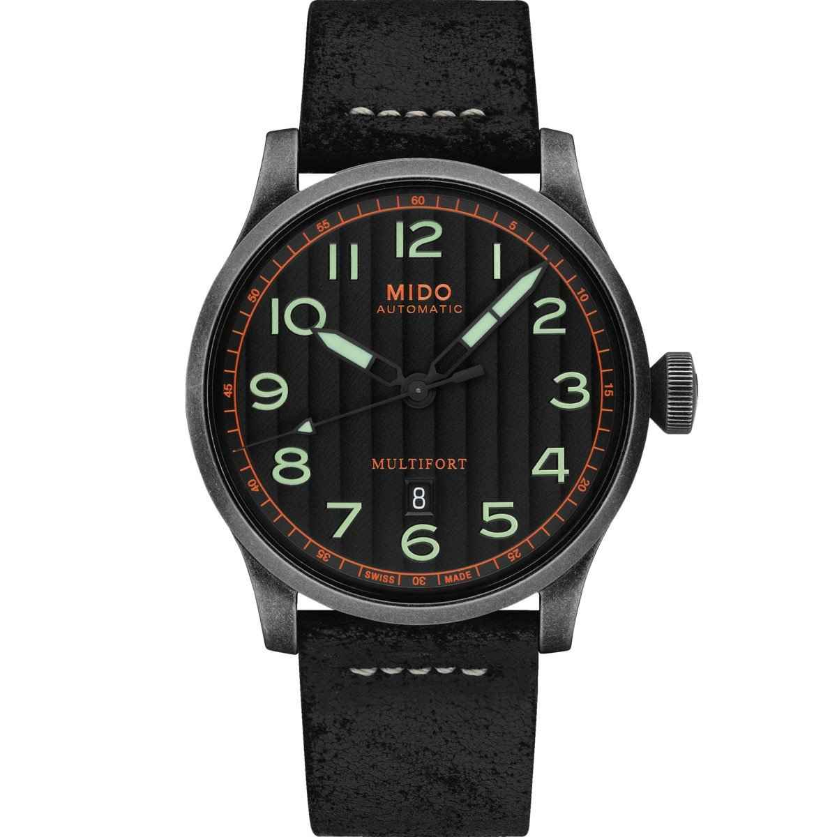Orologio da polso automatico con quadrante nero e cinturino in pelle nera, cassa acciaio scura.