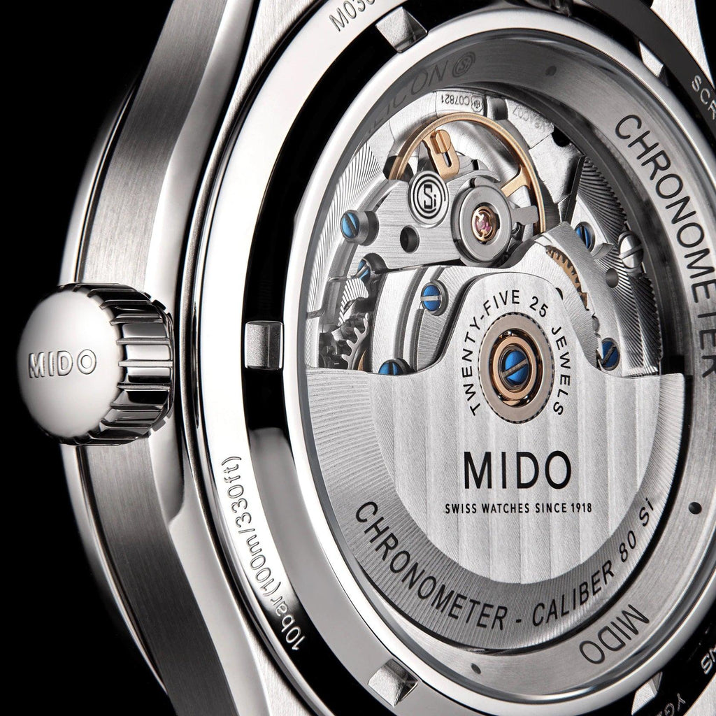 Orologio con movimento a vista, meccanismo in acciaio e dettagli blu, fondello