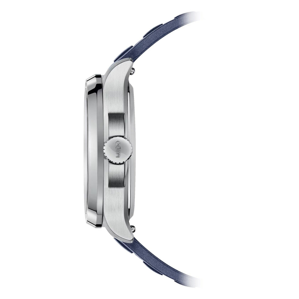 Orologio automatico con cassa in acciaio e cinturino blu, vista laterale