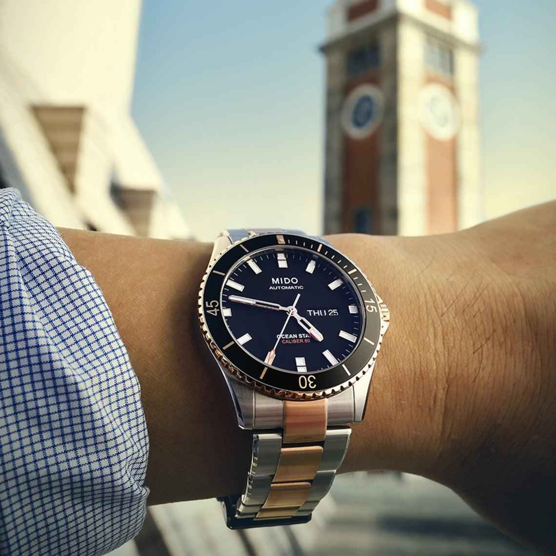 Orologio subacqueo Mido al polso, quadrante blu scuro, bracciale acciaio bicolore