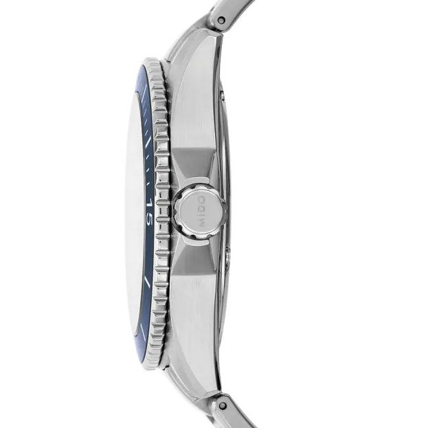 Orologio Mido Ocean Star con cassa in acciaio e lunetta blu, vista laterale