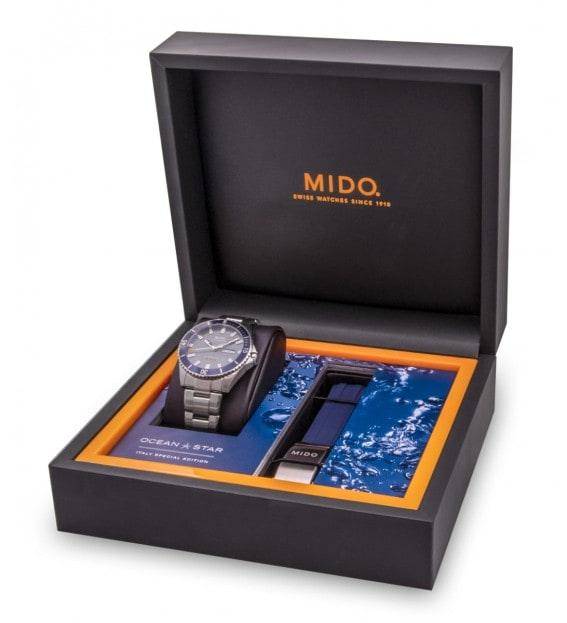 Orologio Mido Ocean Star nella confezione con cuscino blu e vassoio nero