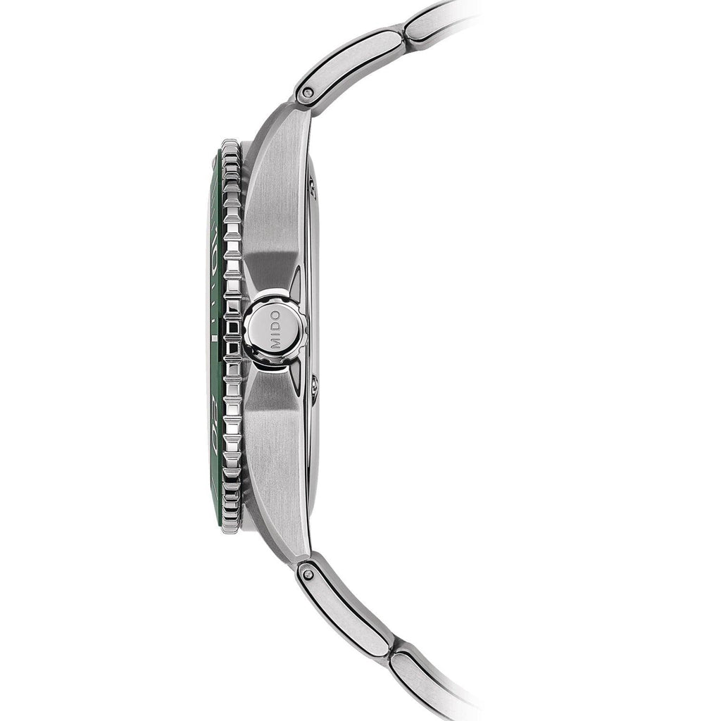 Orologio automatico Mido con cassa in acciaio e ghiera verde, vista laterale