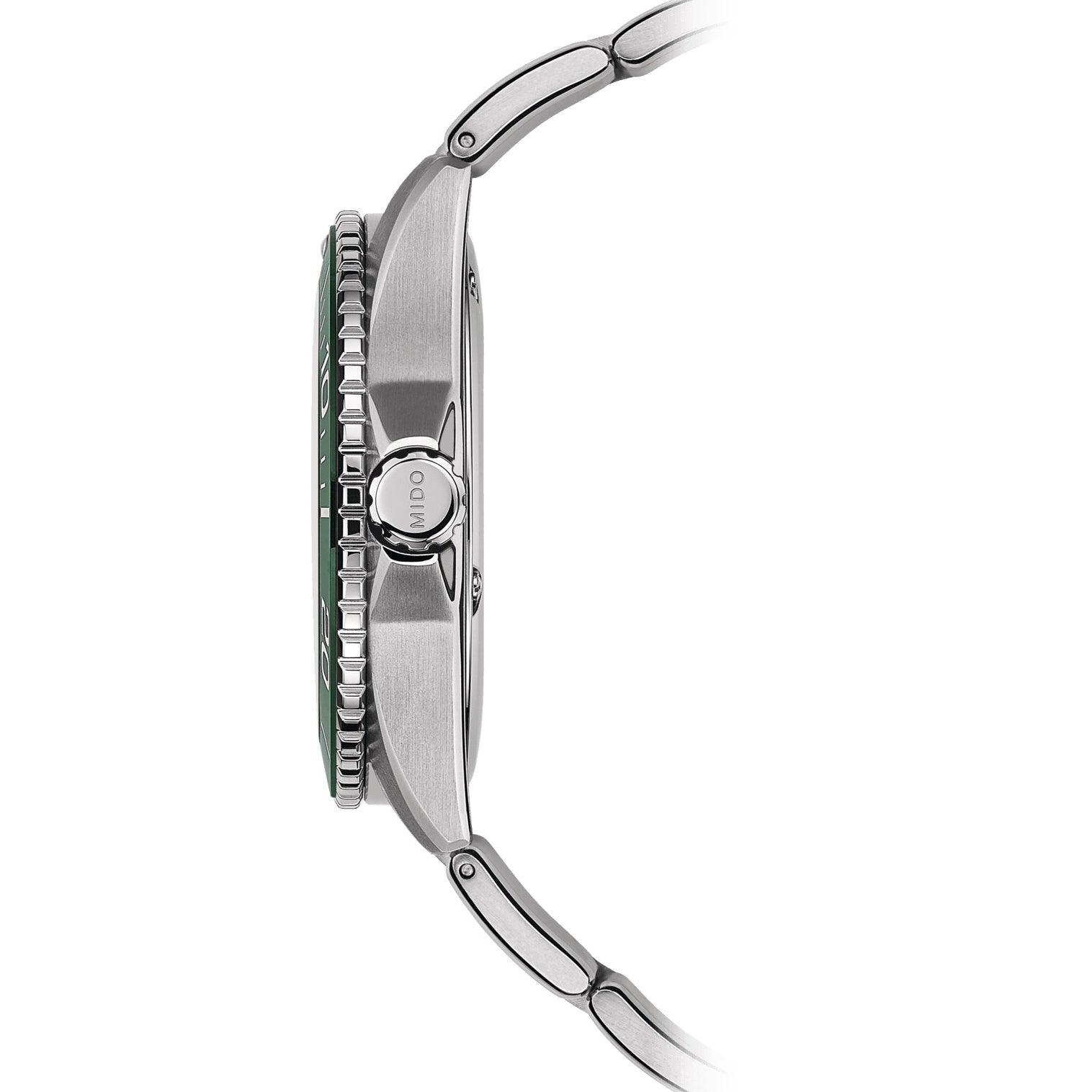 Orologio automatico Mido con cassa in acciaio e ghiera verde, vista laterale