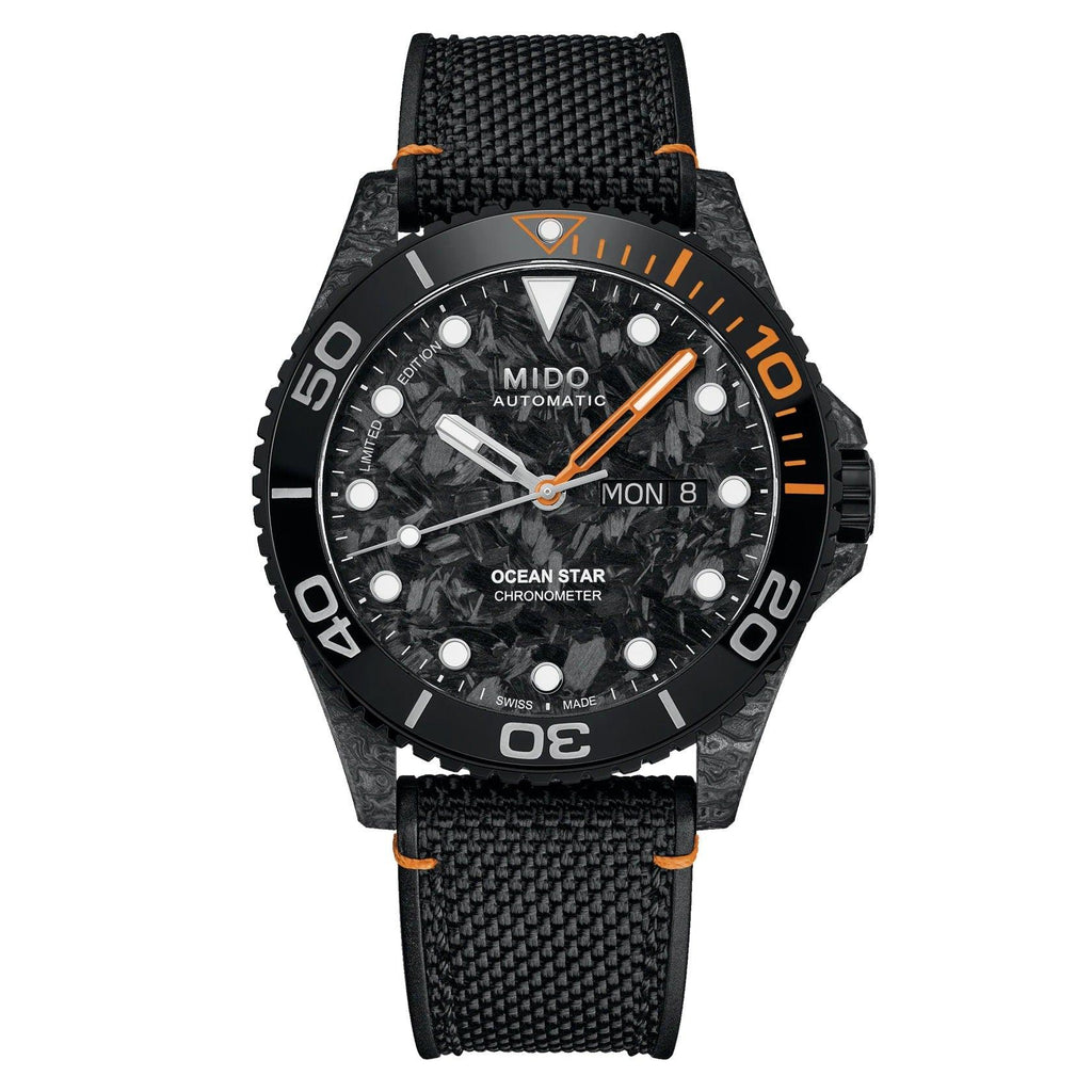 Orologio subacqueo nero da 42 mm con quadrante in fibra di carbonio e cinturino nero