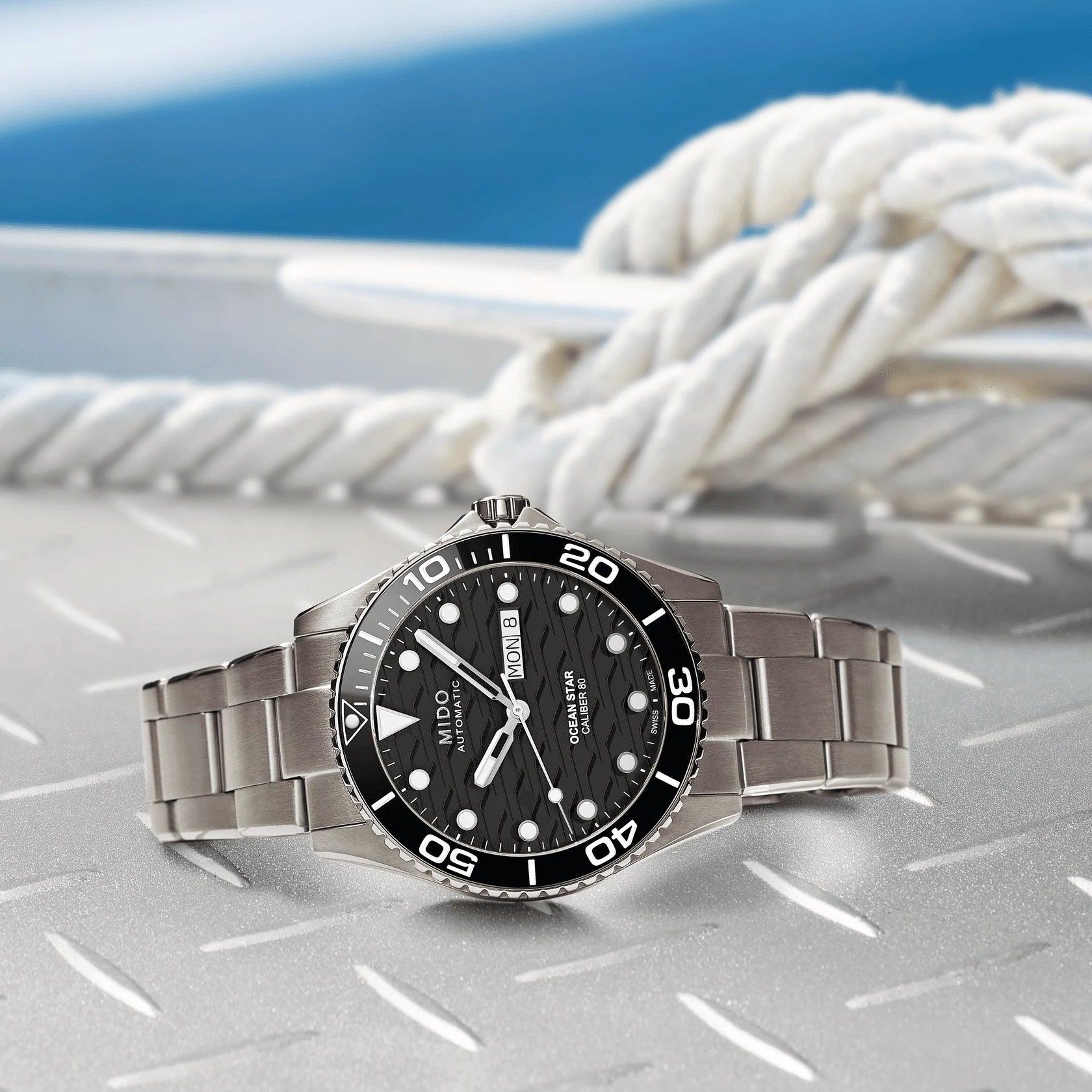 Orologio sub Mido Ocean Star 200C in titanio, quadrante nero e lunetta nera