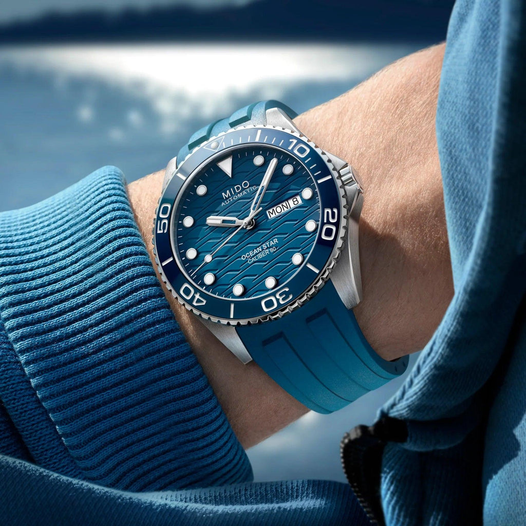 Orologio automatico 42 mm con quadrante blu e lunetta acciaio, cinturino blu in gomma