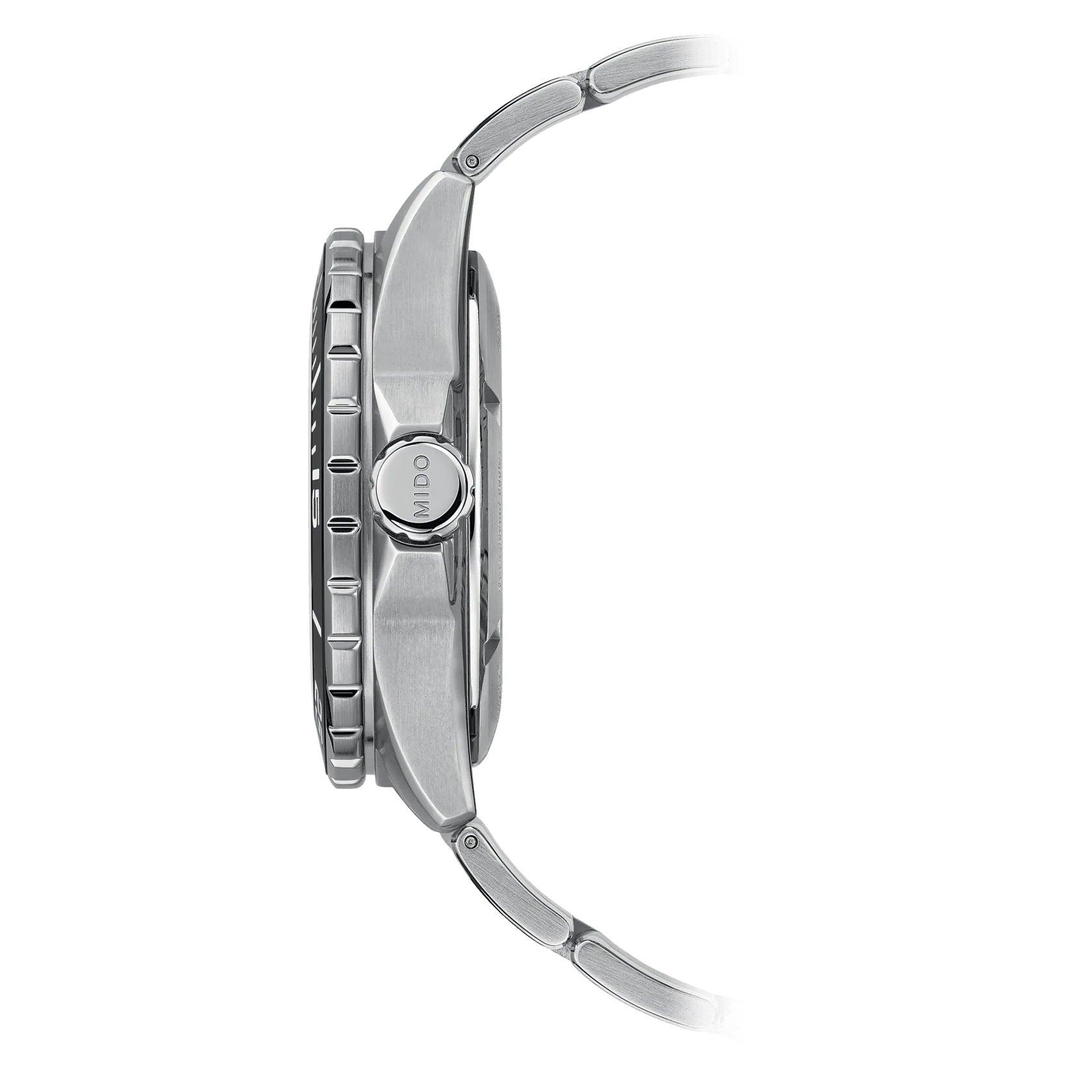 Orologio Mido Ocean Star 600 in acciaio, vista laterale della cassa e bracciale