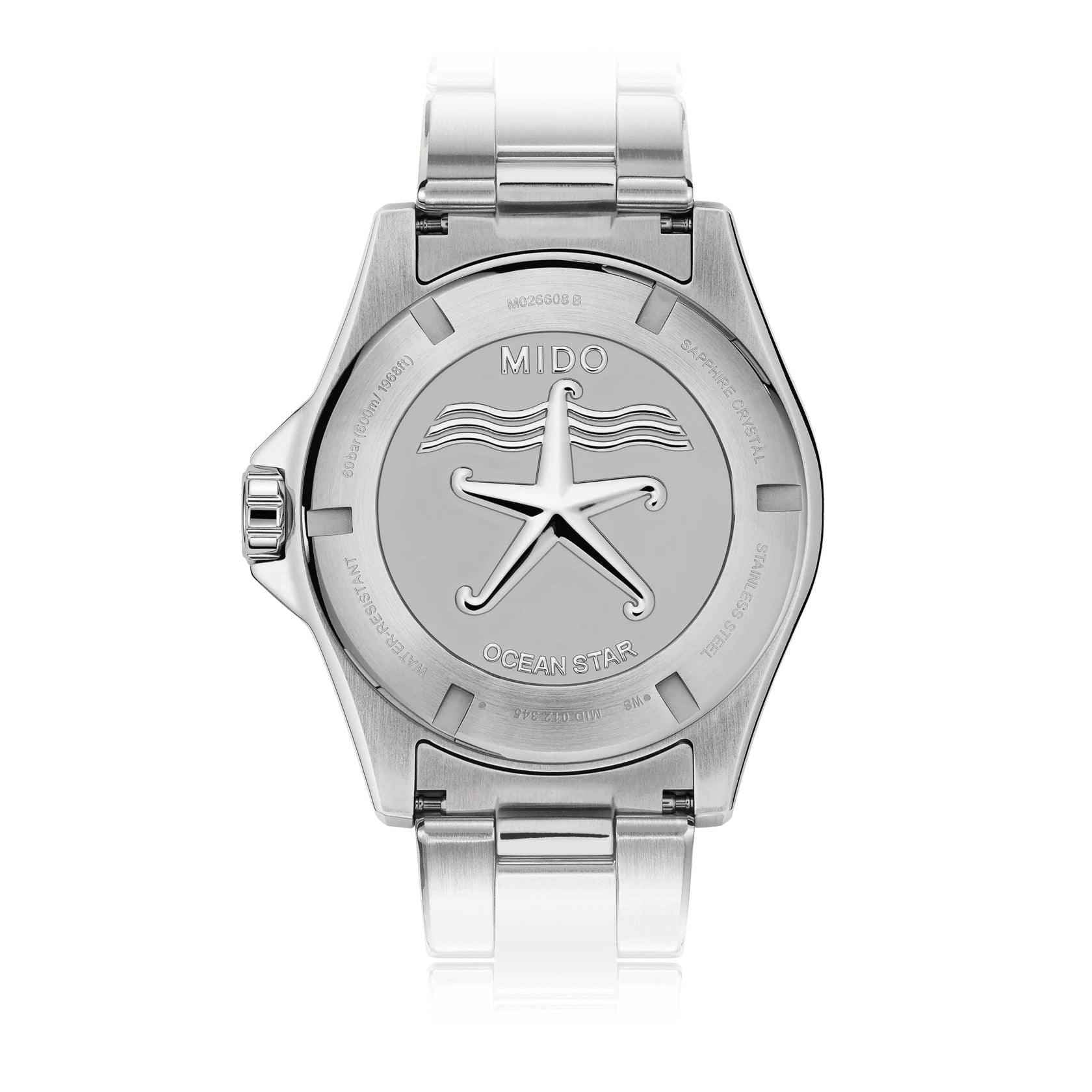 Orologio acciaio con fondello posteriore argento e logo a stella, cinturino a maglie