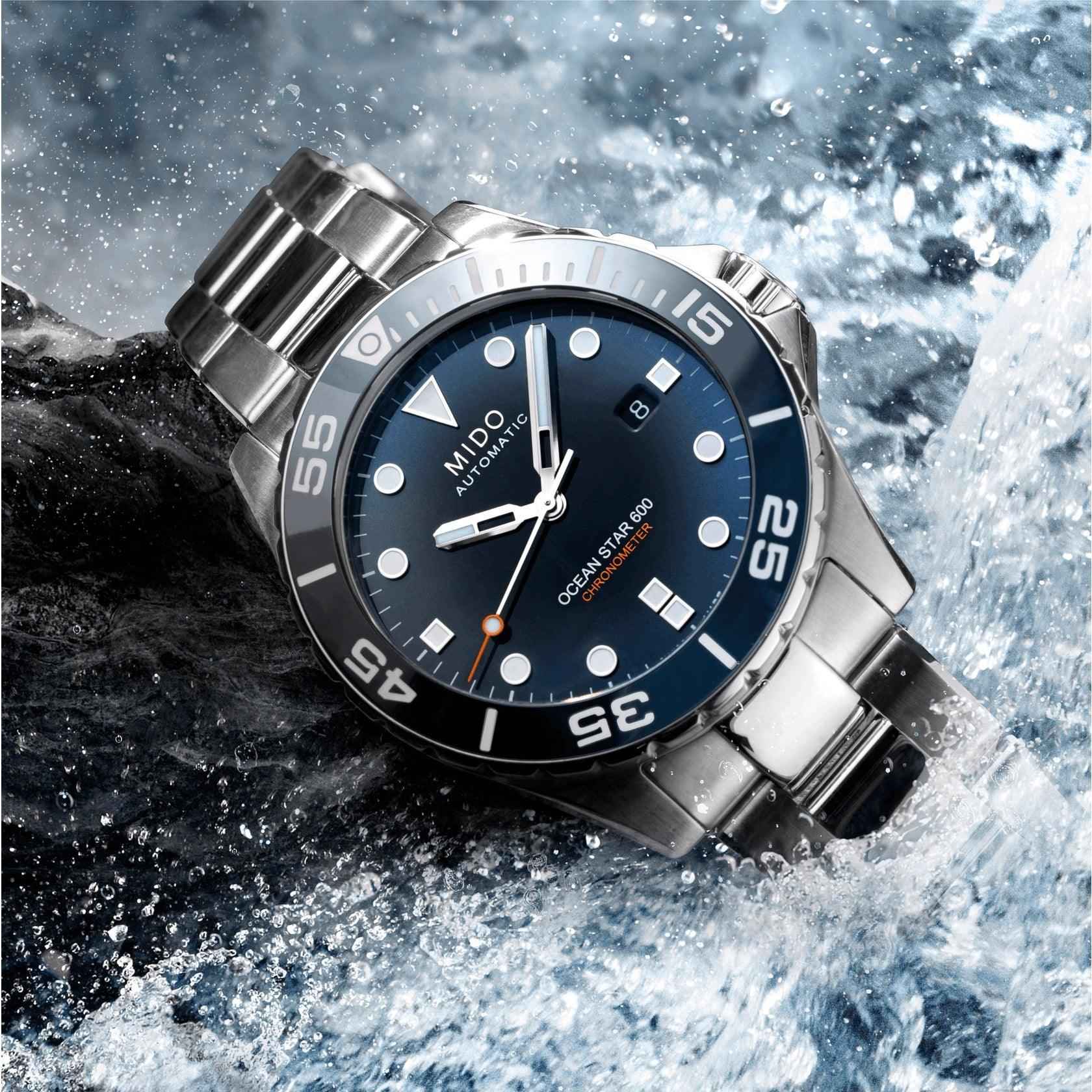 Orologio automatico in acciaio con quadrante blu e lunetta girevole, cinturino a maglie