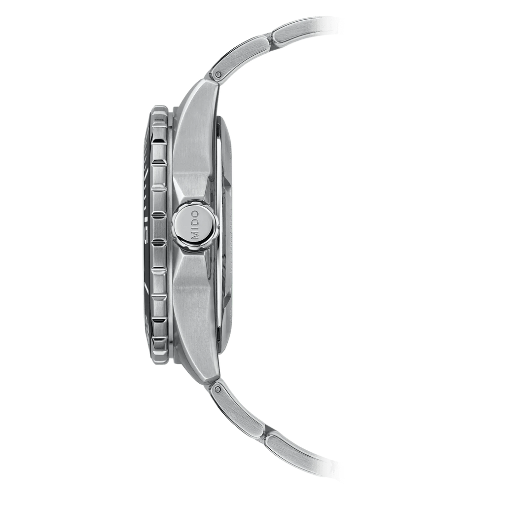 Orologio Mido Ocean Star 600 con cassa d’acciaio e corona laterale, vista di lato
