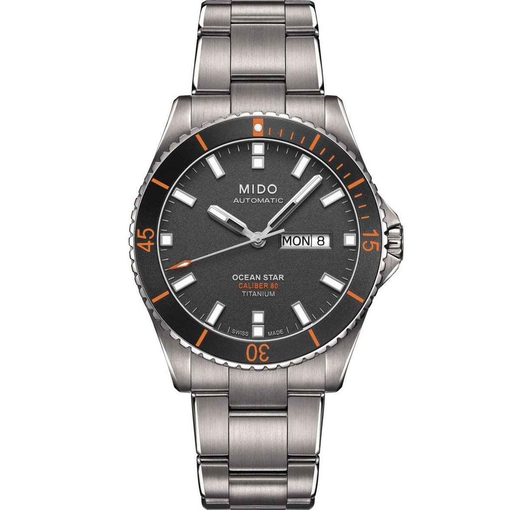 Orologio automatico Ocean Star in titanio, quadrante scuro con indici arancioni e data