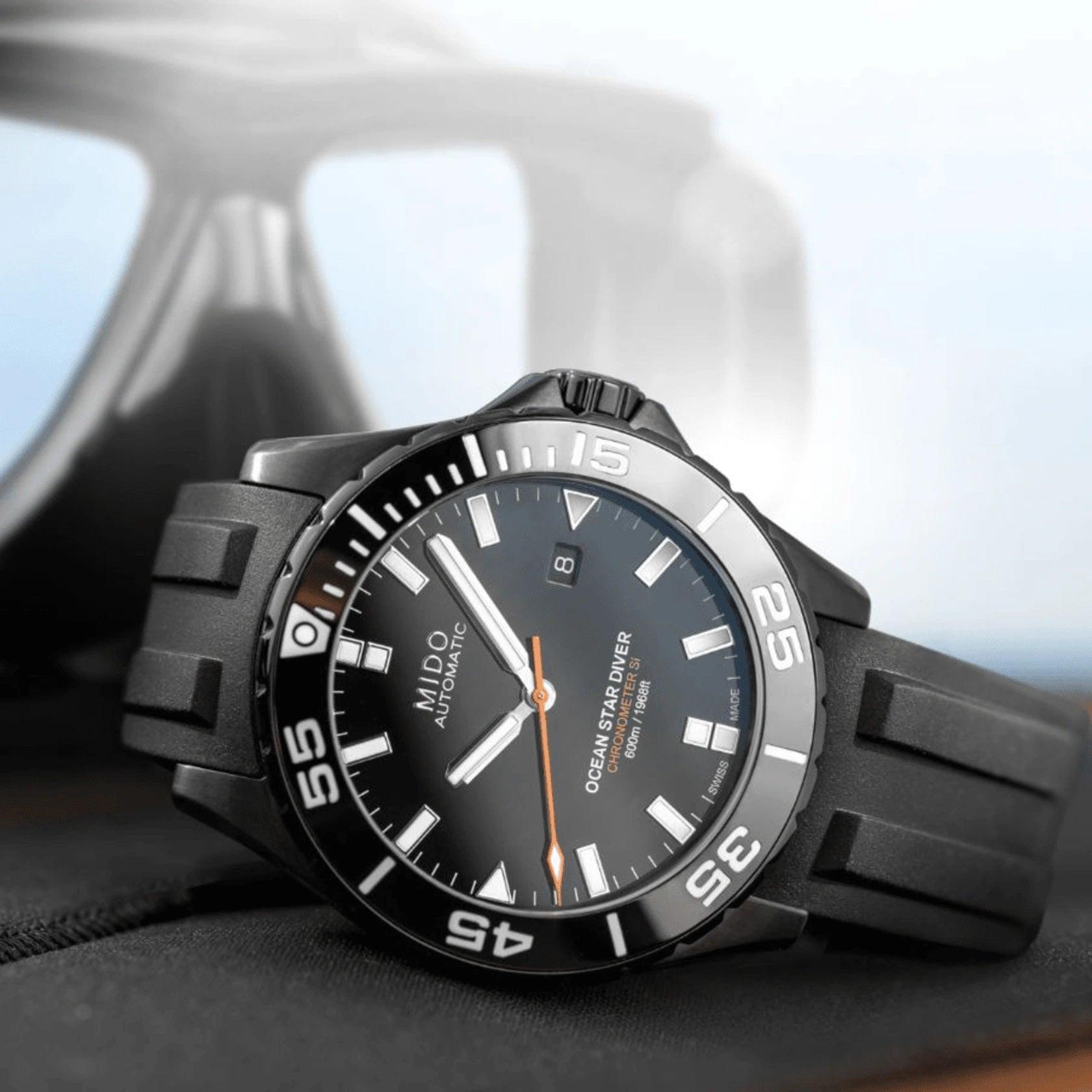 Orologio Mido Ocean Star Diver: quadrante nero, indici bianchi, lunetta con numeri 50–15