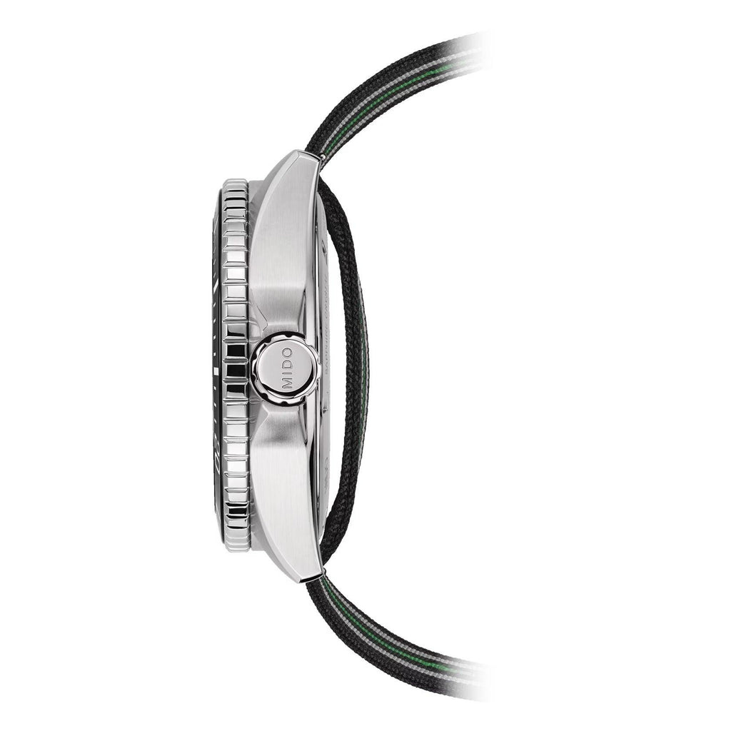 Orologio automatico con cassa in acciaio e cinturino nero a righe verdi e grigie