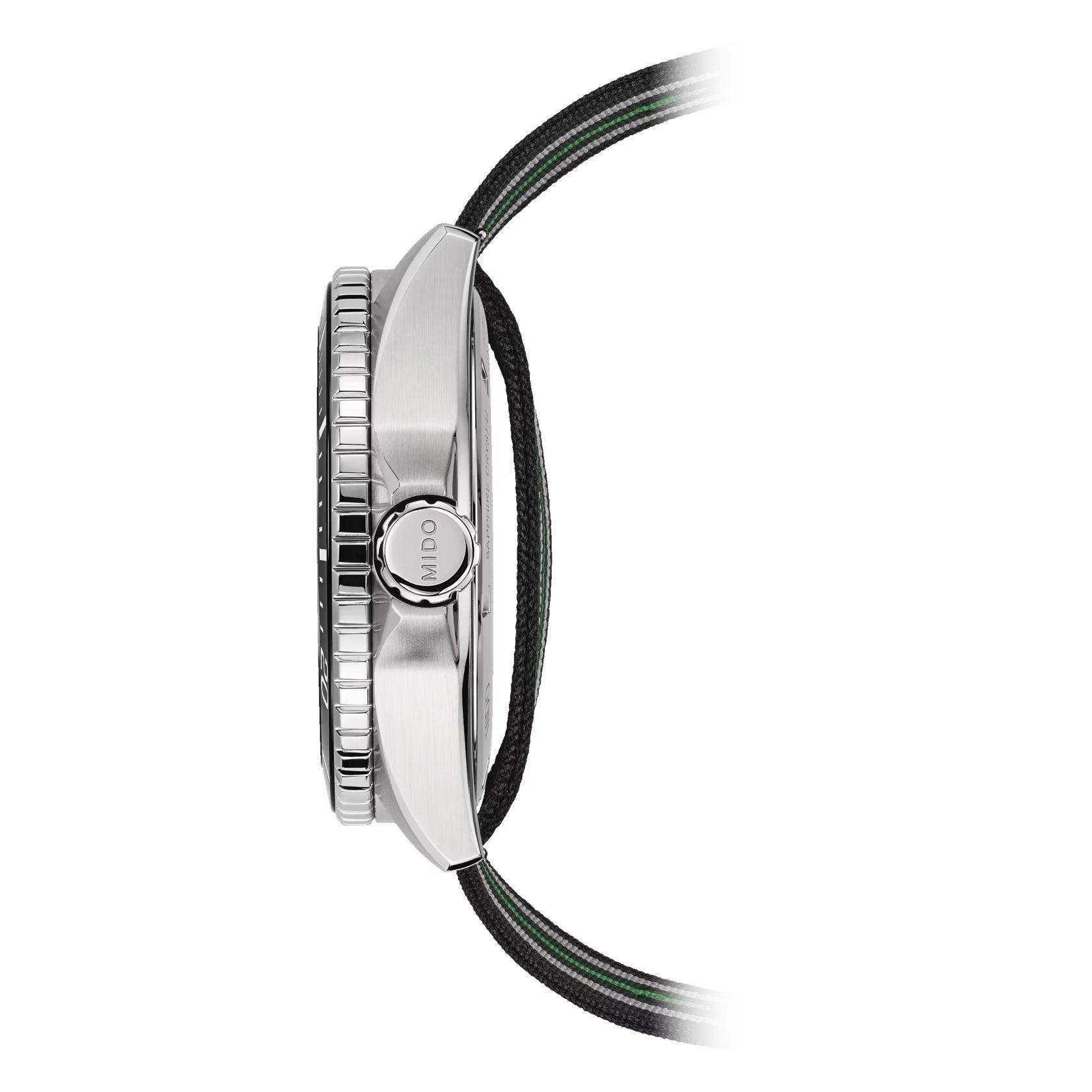 Orologio automatico con cassa in acciaio e cinturino nero a righe verdi e grigie