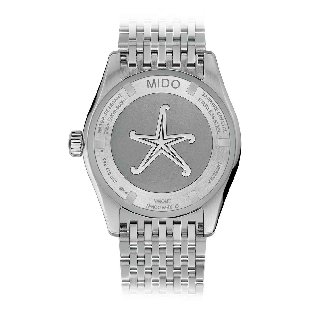 Orologio con fondello in acciaio inciso a stella e cinturino in maglie metalliche