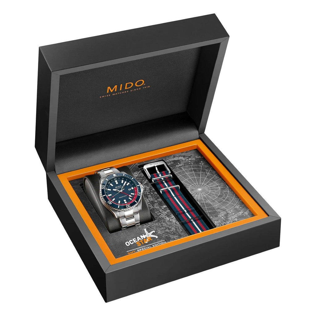 Scatola con due orologi MIDO Ocean Star GMT, quadranti blu e cinturino a righe