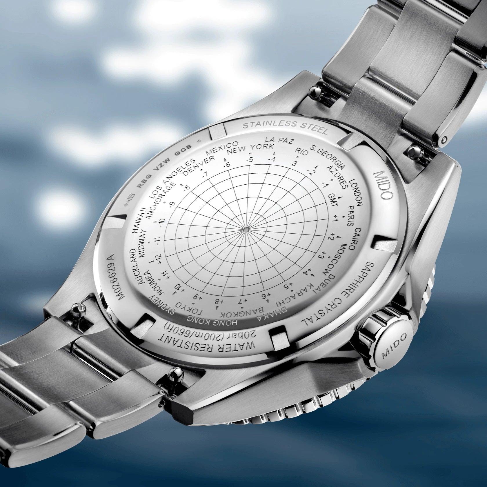 Fondello dell’orologio MIDO Ocean Star GMT in acciaio, quadrante posteriore inciso
