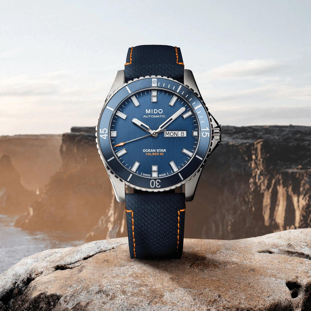 Orologio Mido Ocean Star con quadrante blu, indici e lancette, cinturino blu in tessuto