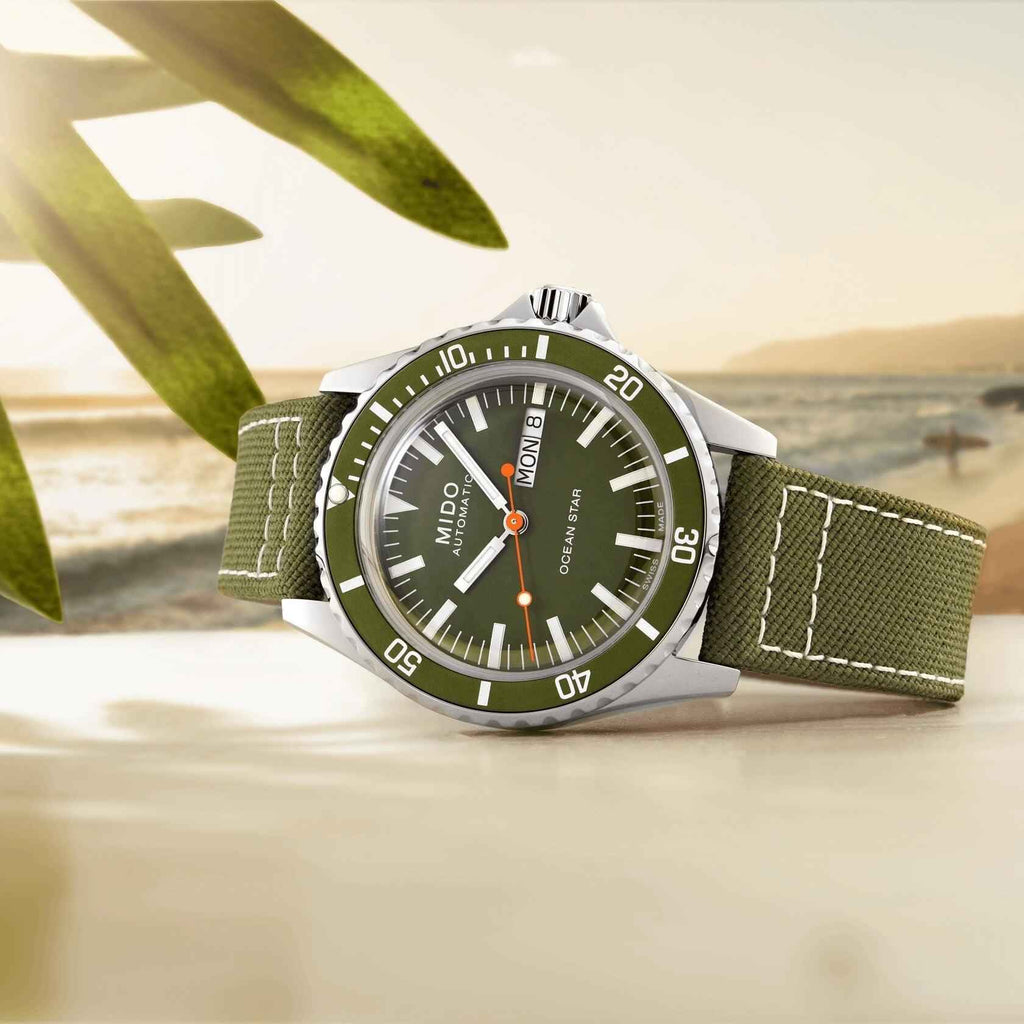 Orologio Mido automatico con lunetta numerata e quadrante verde, cinturino tessuto oliva