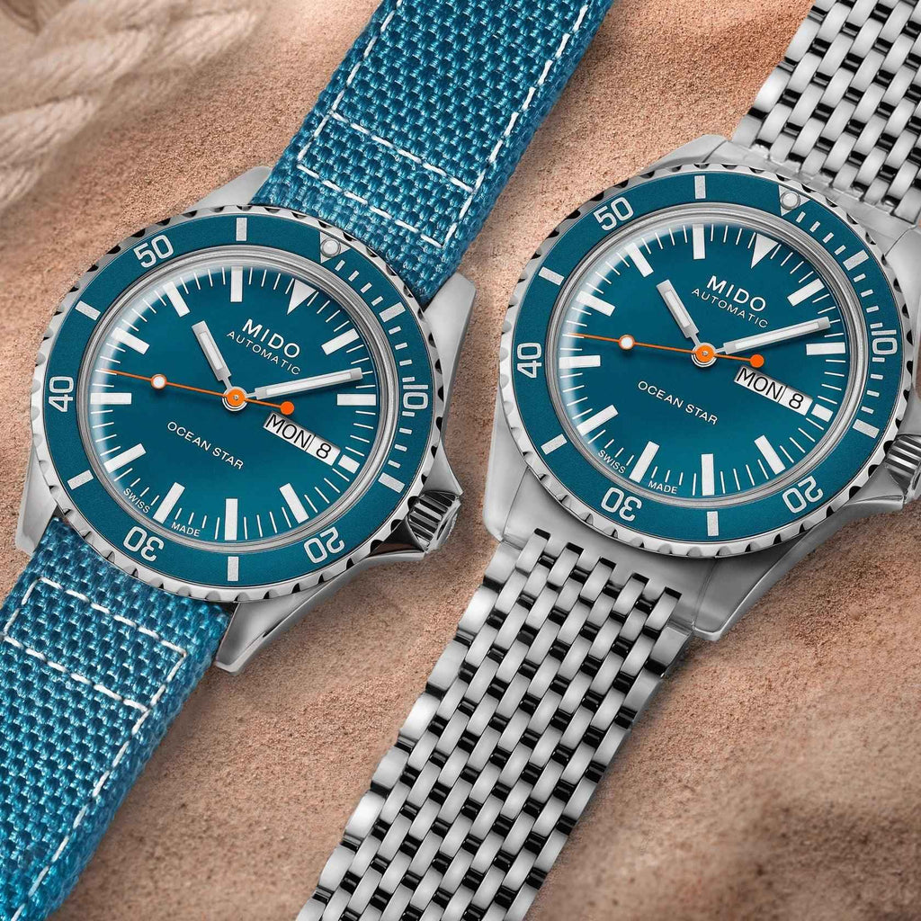 Coppia di orologi subacquei: uno con cinturino blu, uno con bracciale acciaio, MON 8