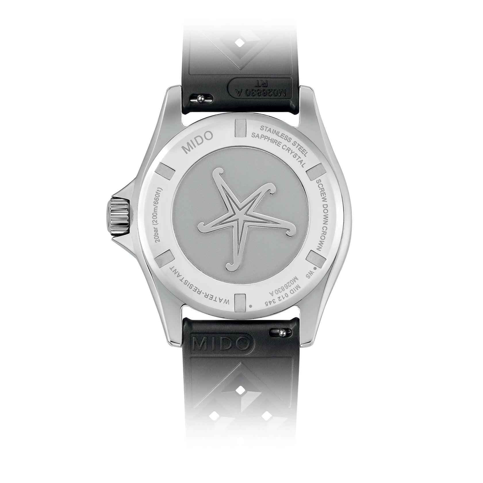 Orologio con fondello in acciaio e logo stella, cinturino nero, indicazioni tecniche