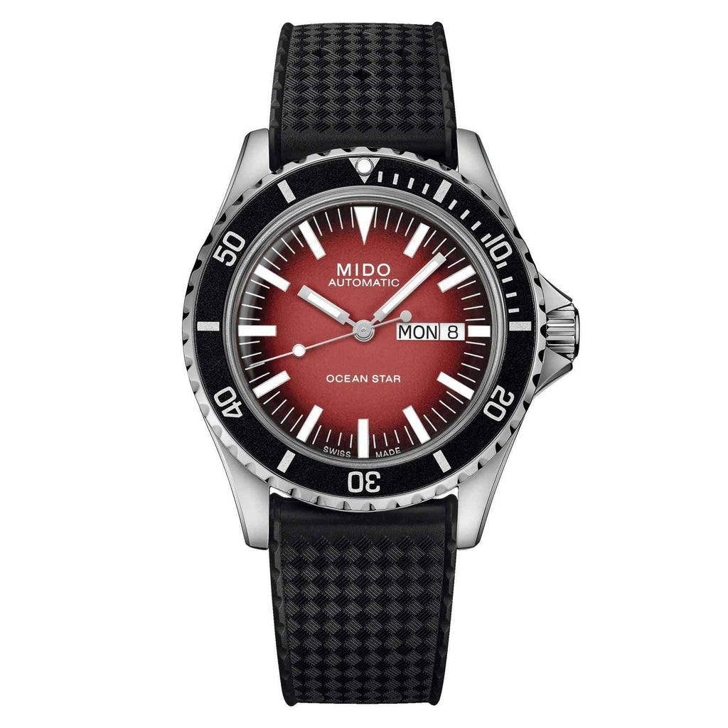 Orologio automatico con quadrante rosso sfumato, cinturino nero e cassa d’acciaio