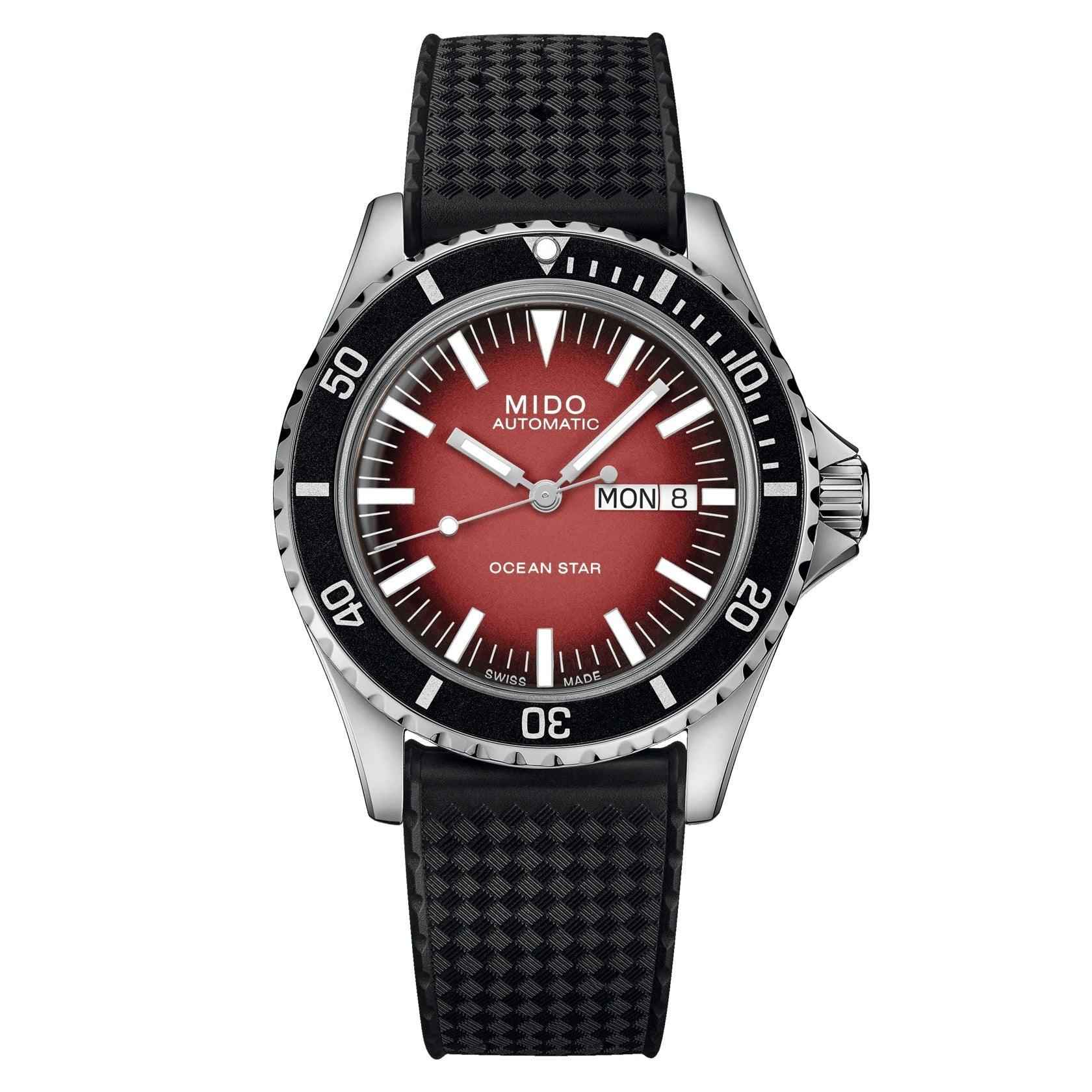 Orologio automatico con quadrante rosso sfumato, cinturino nero e cassa d’acciaio