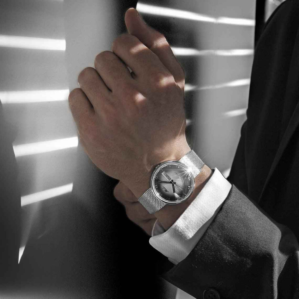 Orologio da polso uomo con quadrante nero e cinturino maglia d’acciaio