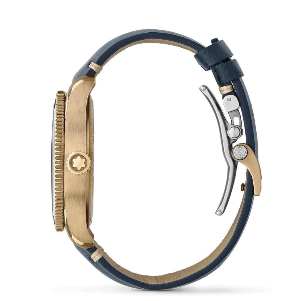 Orologio da polso con cassa bronzo e cinturino in pelle blu, vista laterale
