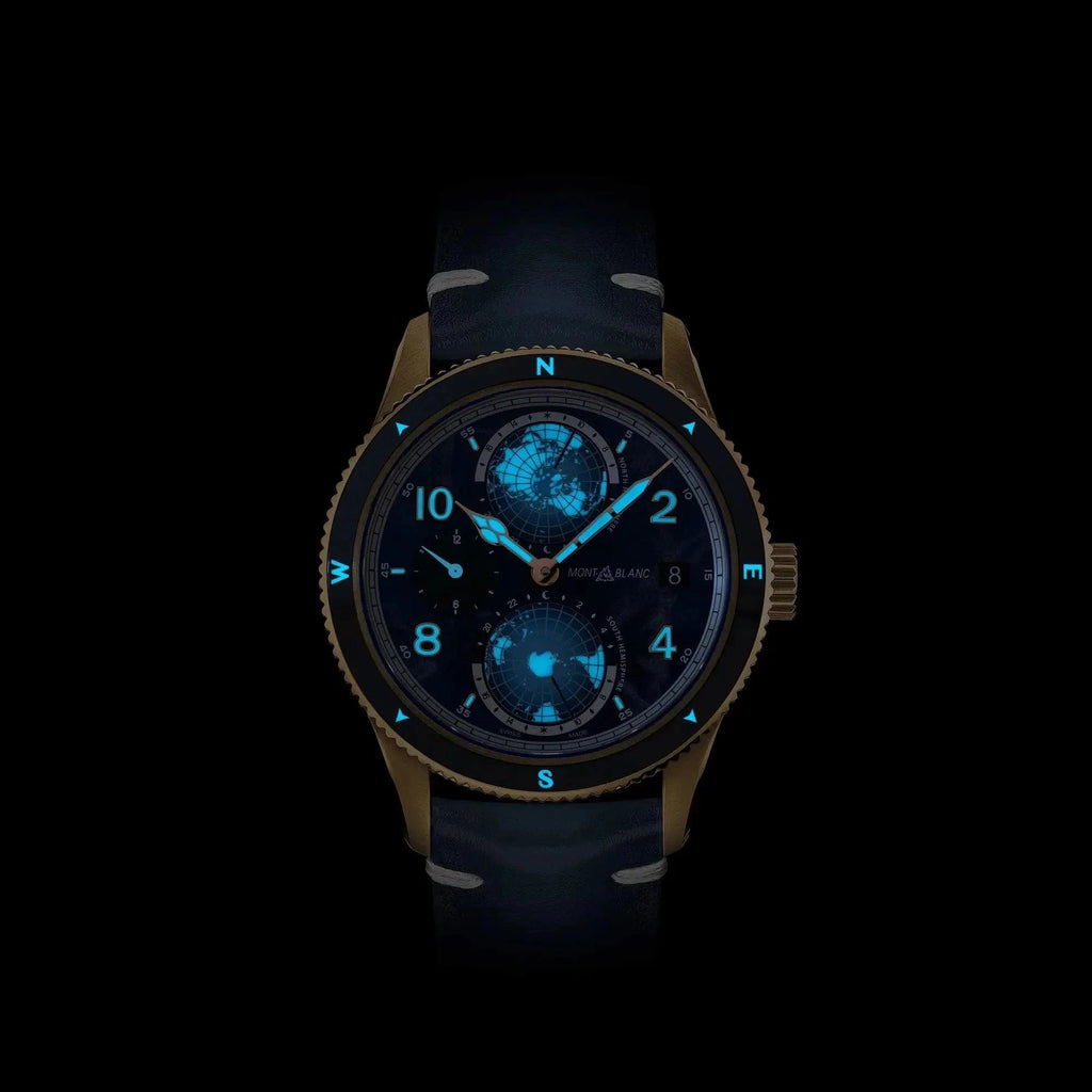 Orologio da polso con quadrante blu scuro e cinturino blu scuro