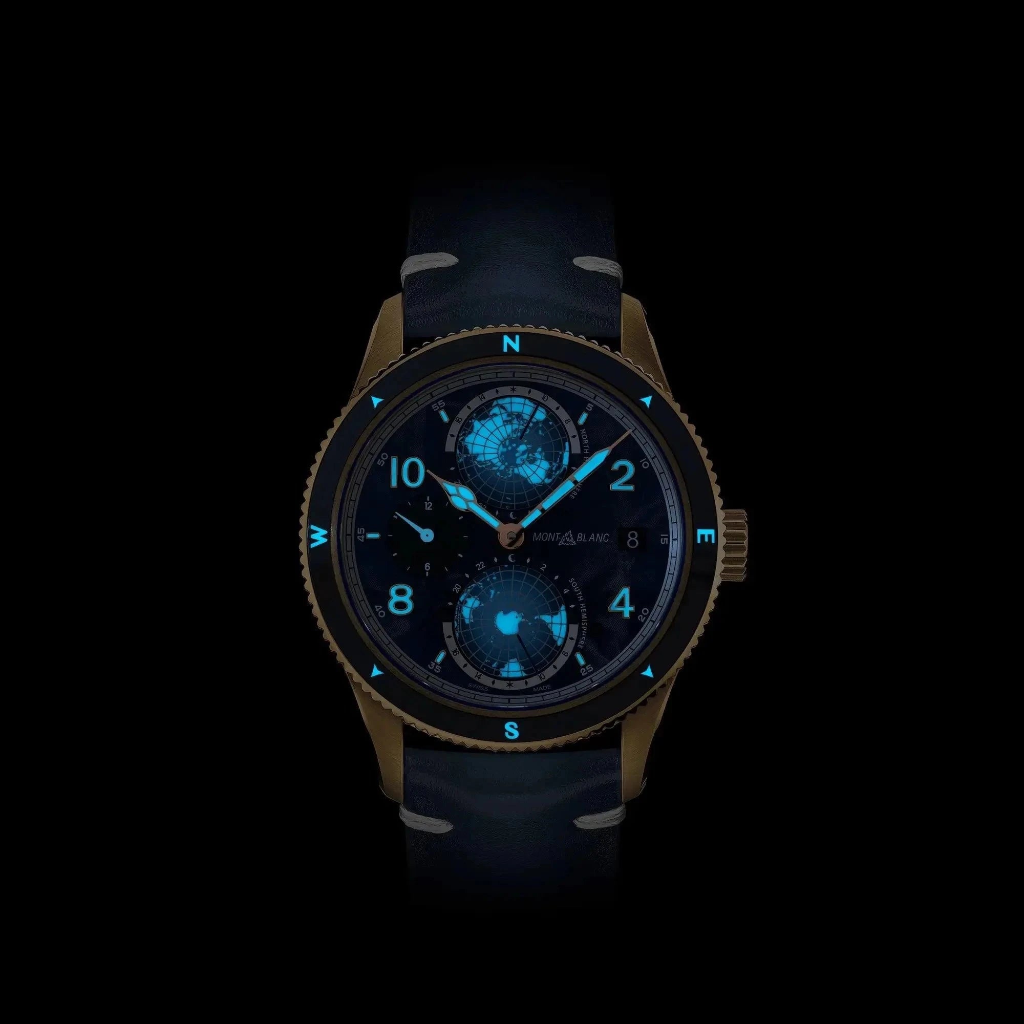 Orologio da polso con quadrante blu scuro e cinturino blu scuro