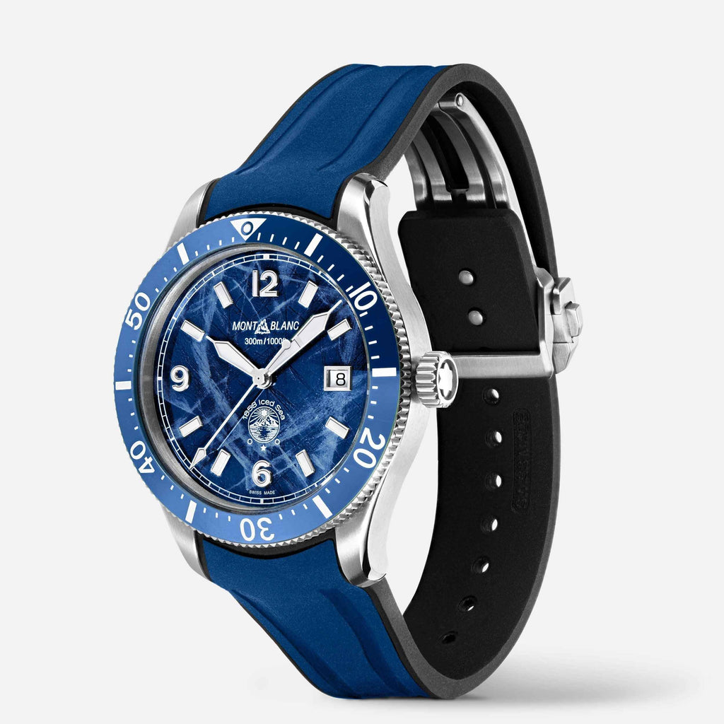 Orologio Montblanc con cassa in acciaio e cinturino blu in silicone, vista laterale