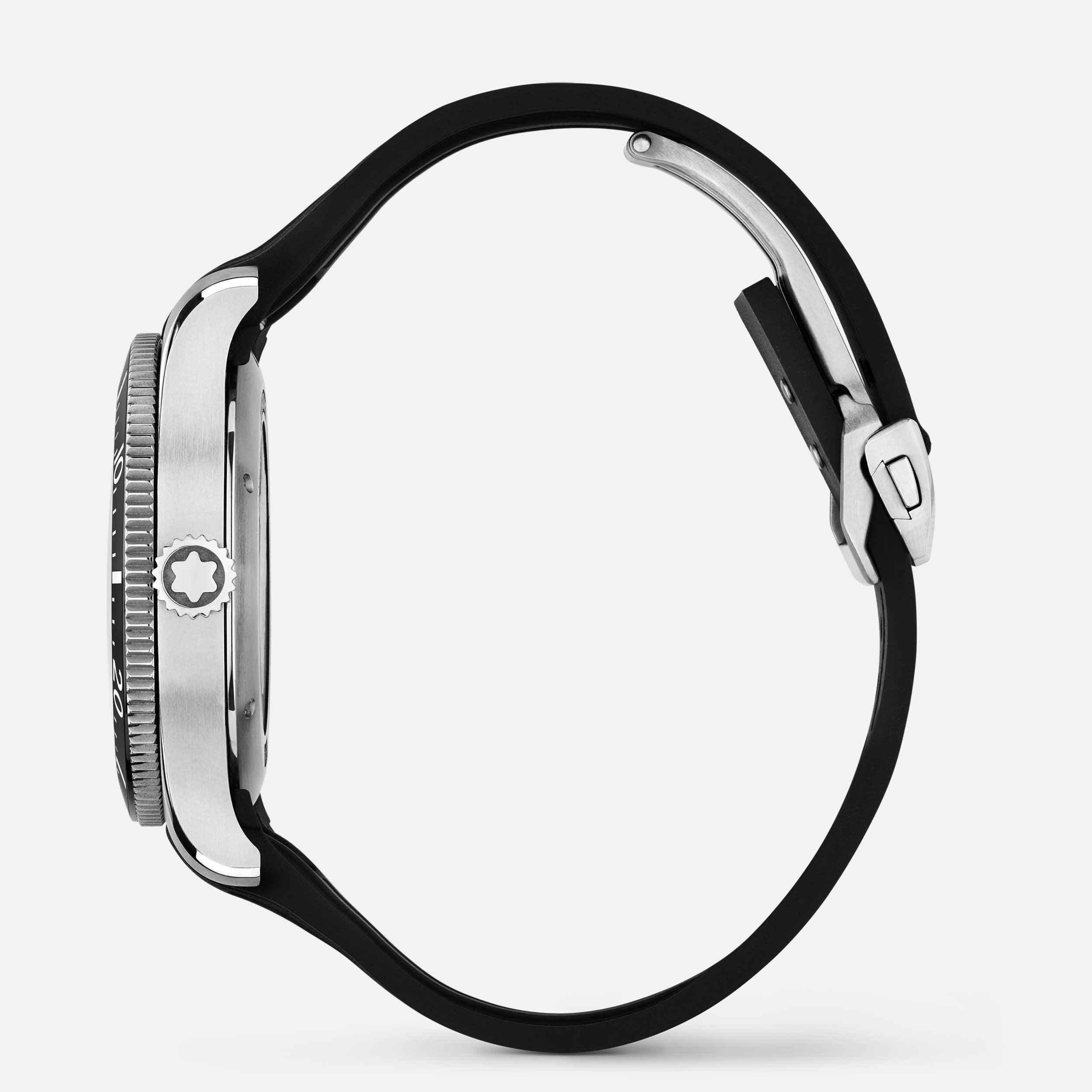 Orologio automatico con cassa d’acciaio e cinturino nero in gomma, lato con corona
