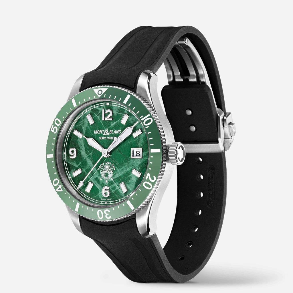 Orologio automatico Montblanc verde con cinturino nero in silicone e cassa in acciaio.