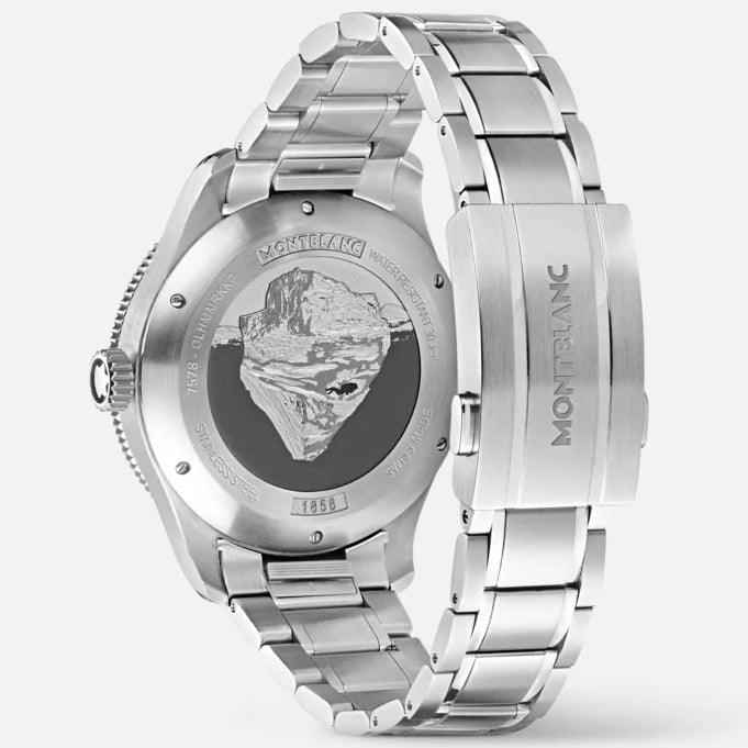 Orologio da polso con fondello in acciaio e incisioni, bracciale a maglie