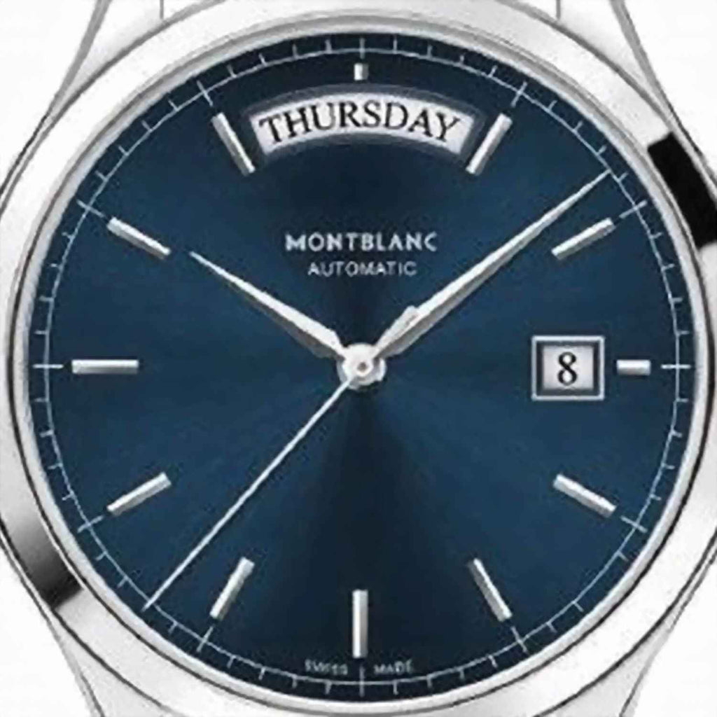 Quadrante blu scuro con lancette e logo automatico, datario 8 su orologio in acciaio
