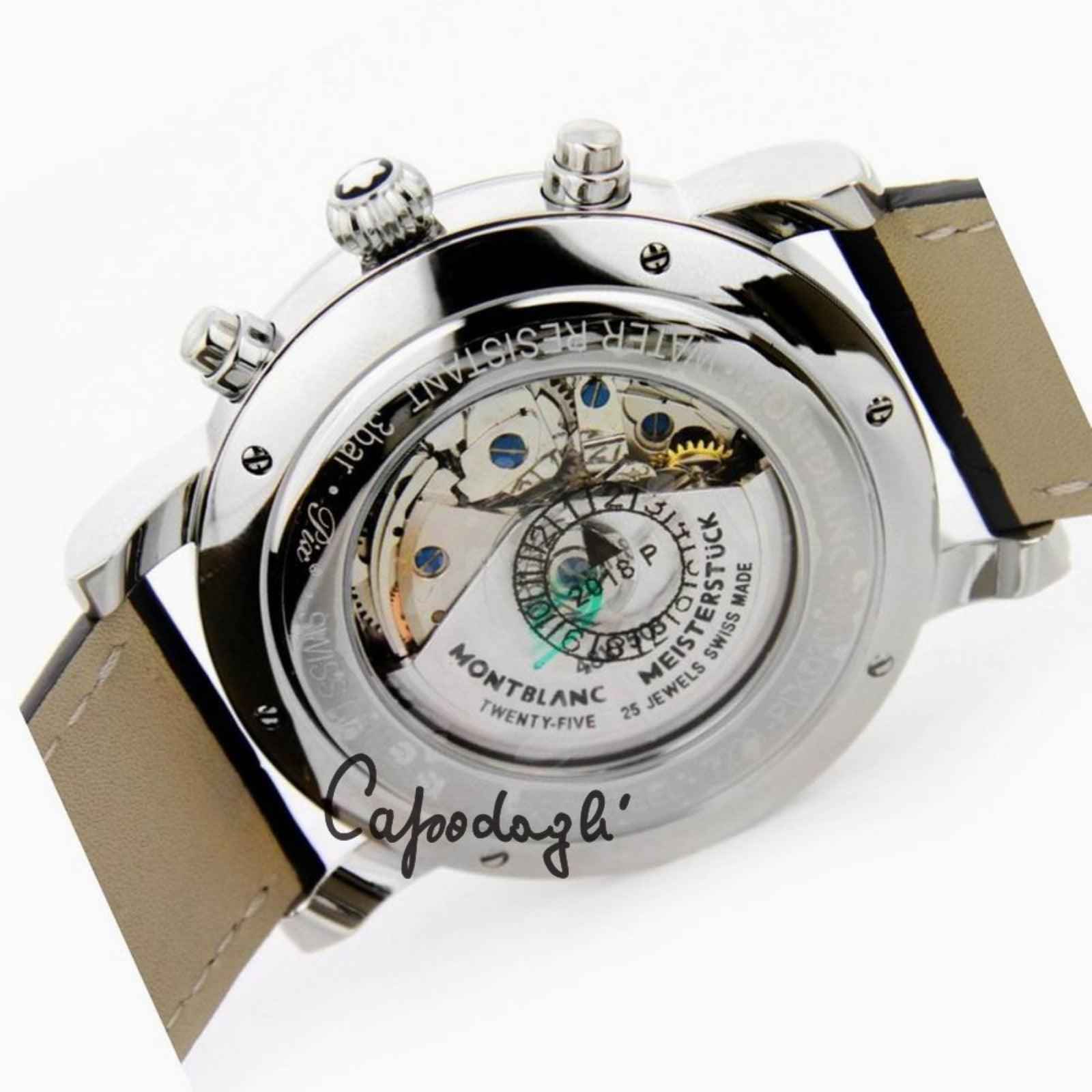 Orologio Montblanc con fondello a vista e cinturino in pelle nera, movimento scheletrato.