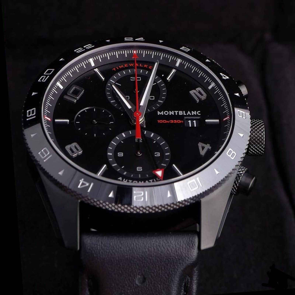 Orologio Montblanc cronografo con quadrante nero, indici bianchi e cinturino nero
