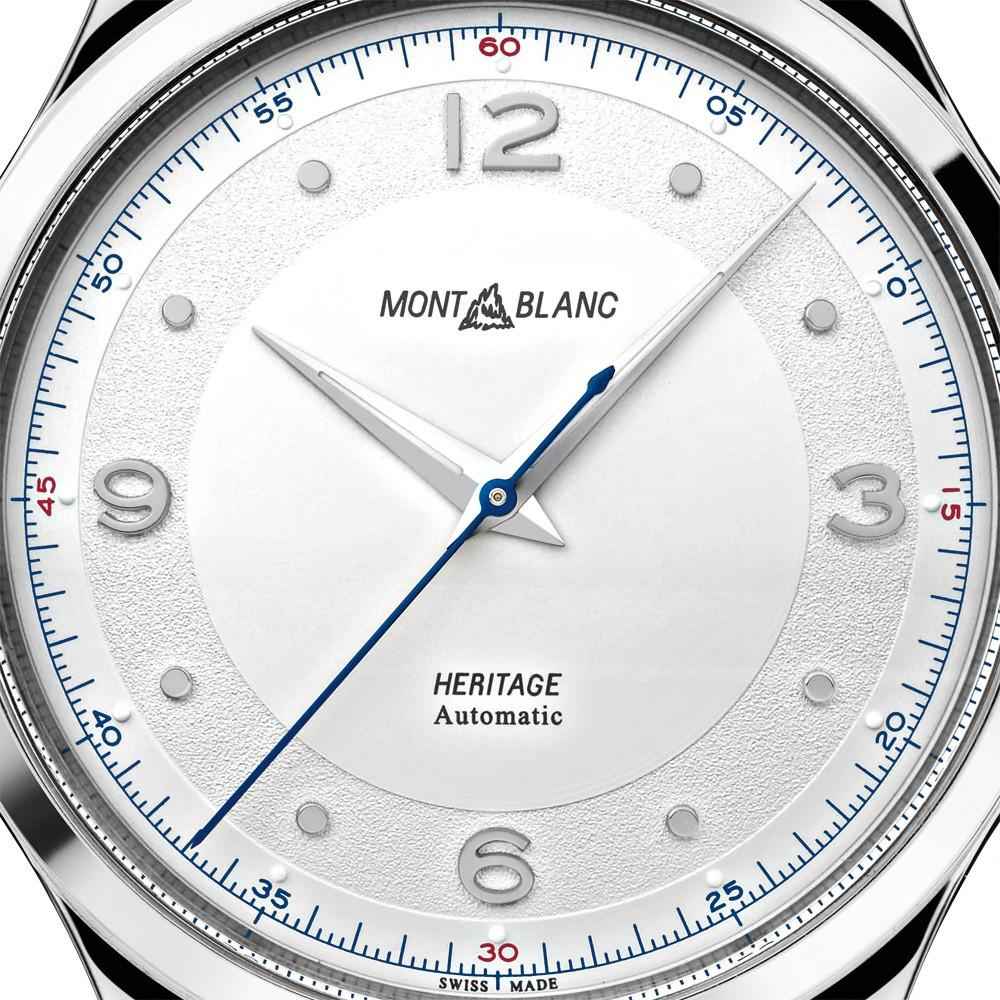Quadrante bianco dell’orologio Montblanc Heritage Automatic, indici argentati e lancette blu