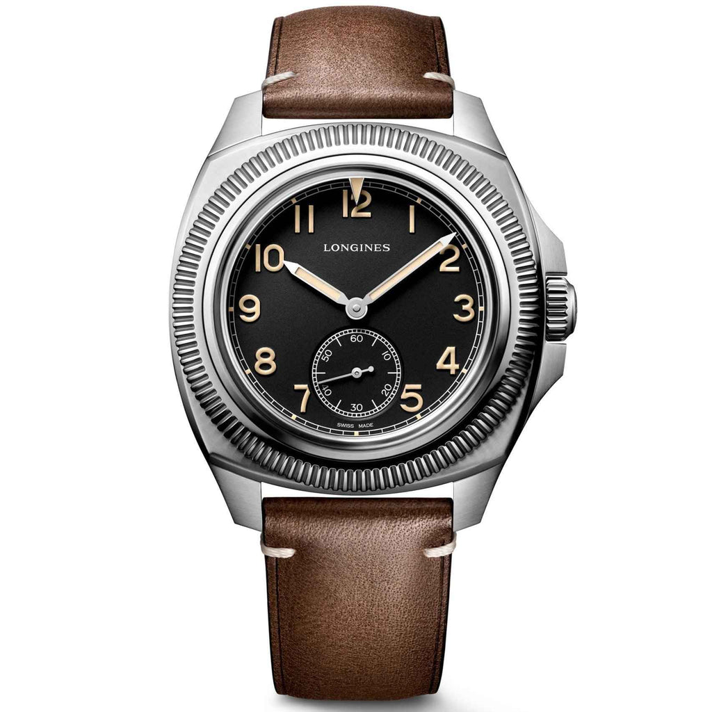 Orologio Longines Pilot Majetek con quadrante nero e cinturino marrone in pelle.