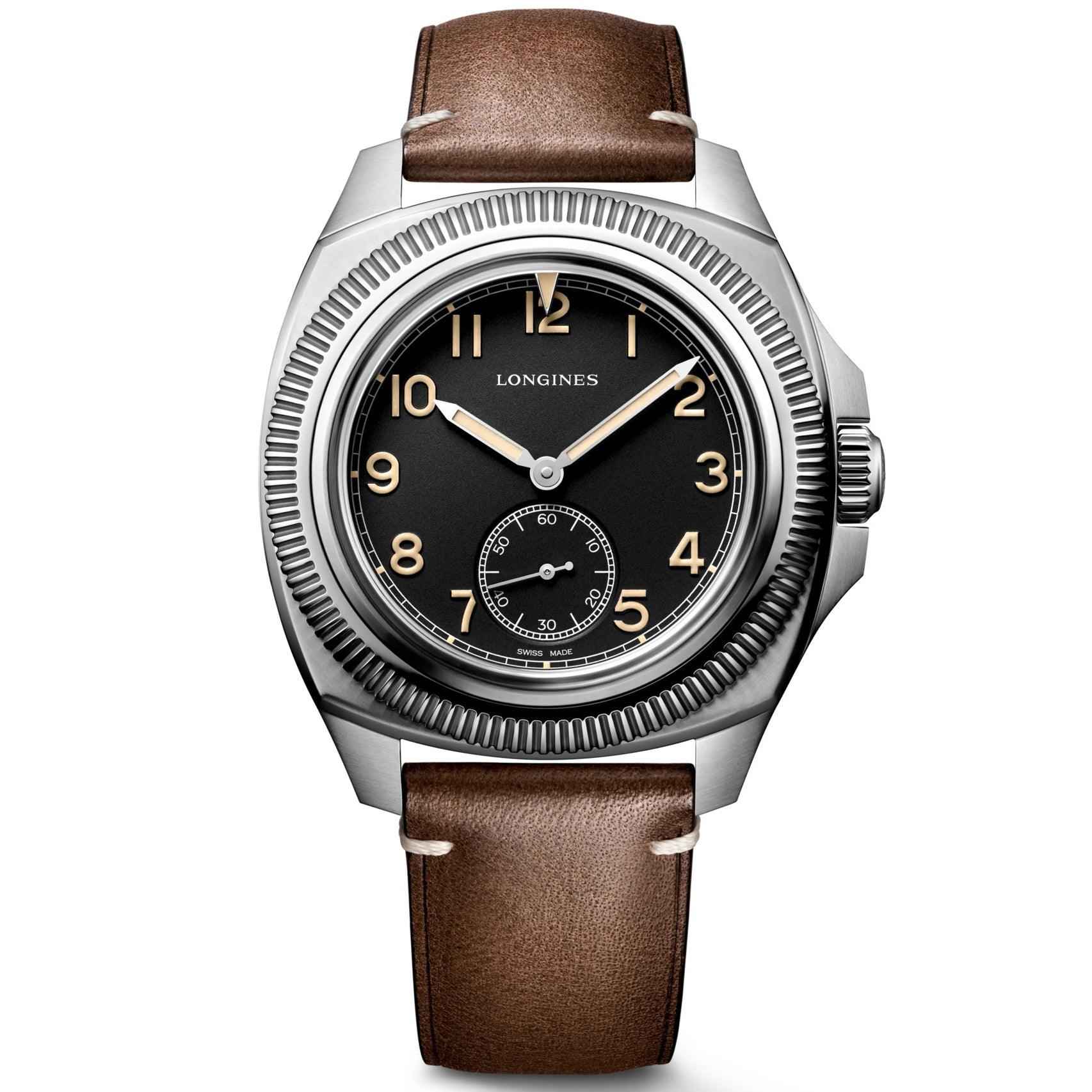 Orologio Longines Pilot Majetek con quadrante nero e cinturino marrone in pelle.
