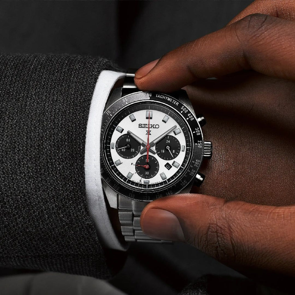 Orologio Seiko cronografo solare con quadrante nero e contatori argento